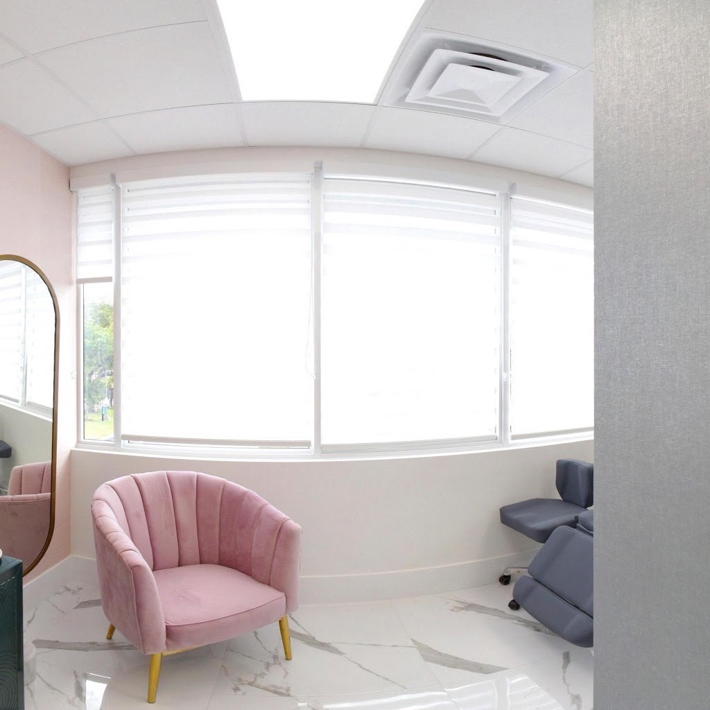 Recovery lounge at Svelta Plastic Surgery in Miami where patients rest post-procedure