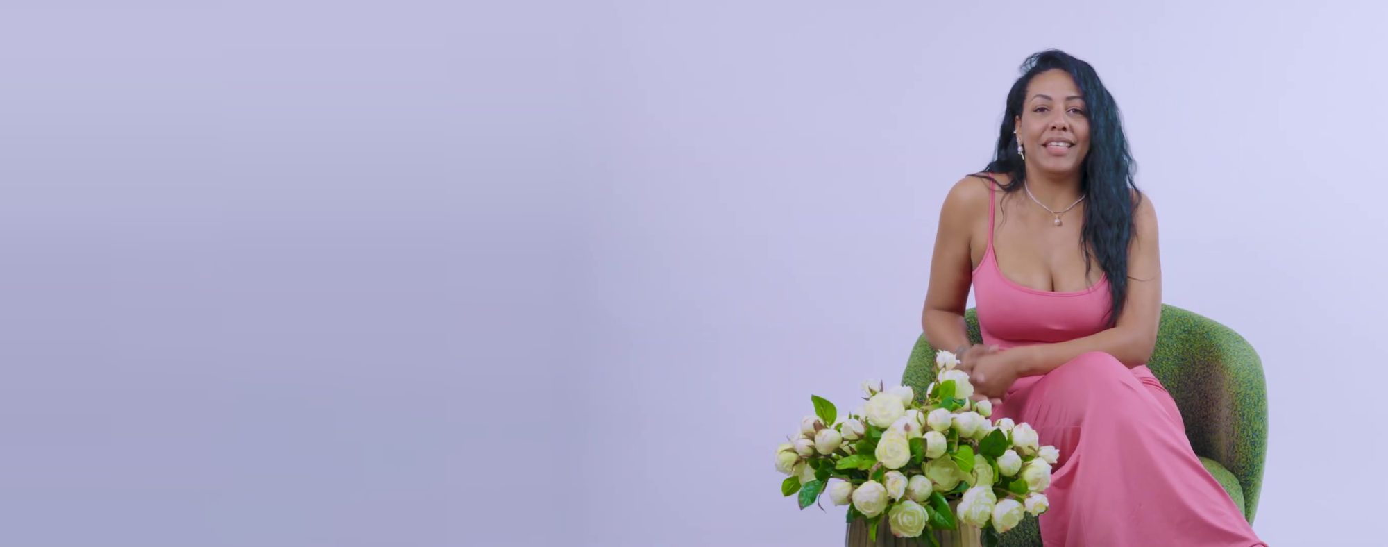 Walmys Garc&iacute;a, a Svelta Plastic Surgery Lipo 360 patient, smiling in a pink dress during her interview